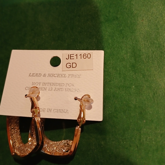 ✨️Gold Vermeil 4 side Gold Tone Mesh Post Earrings✨️ - Picture 11 of 15